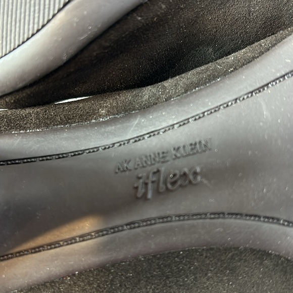 Anne Klein Brown Suede Wedge Heel Shoes Size 9 1/2M. Excellent 3 1/2 inch heel - Picture 6 of 11